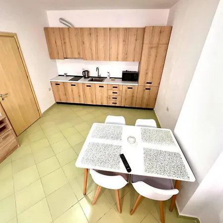 The Mint By Adriatic Living דורס